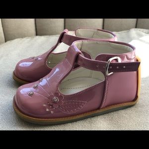 Size 5 Leather Semi Orthopedic. Best shoes ever